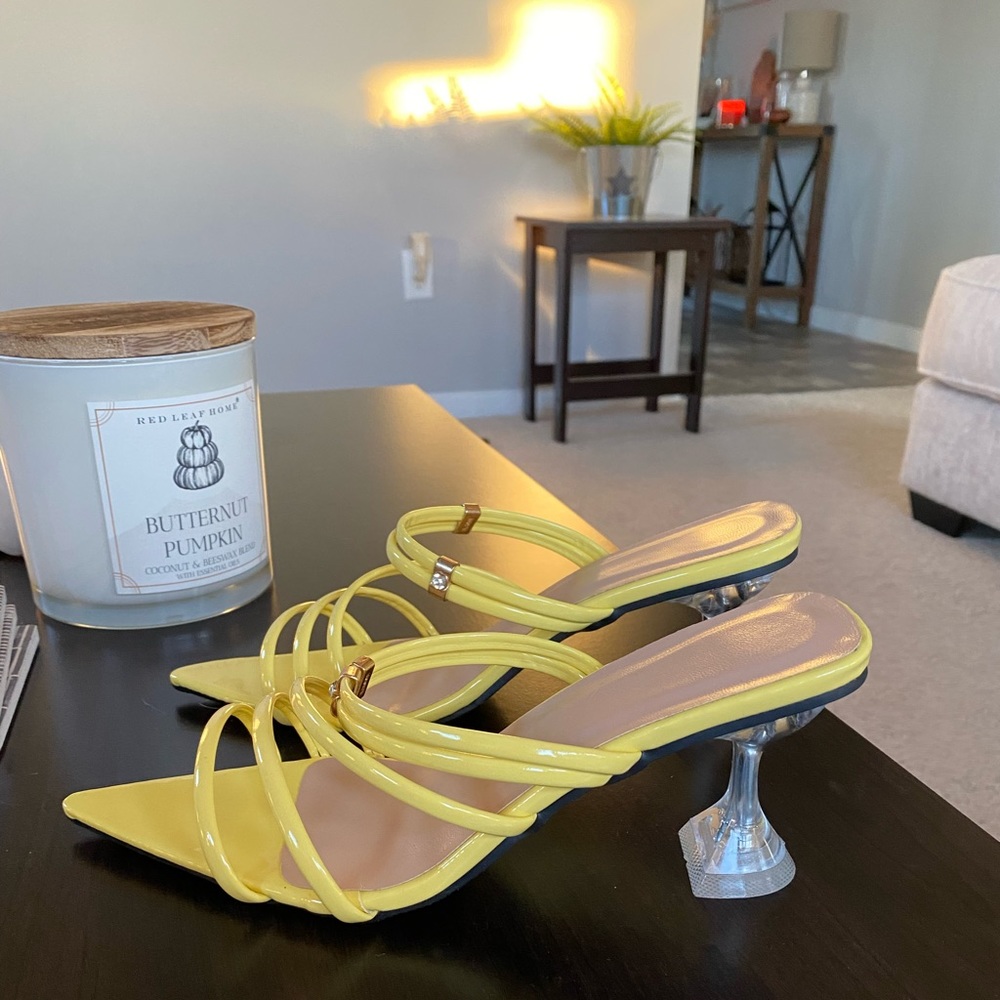 NWOT heel